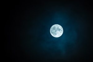 月夜の満月